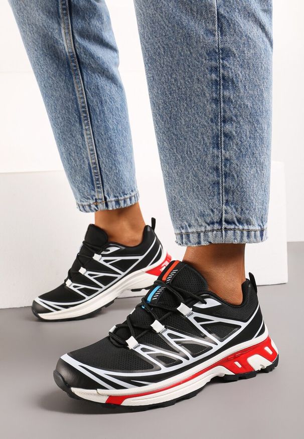 Renee - Czarno-Czerwone Sneakersy na Grubej Podeszwie ze Sznurowaniem i Ozdobnymi Gumowymi Elementami Tellgina. Okazja: na co dzień. Kolor: czarny. Materiał: guma. Obcas: na platformie