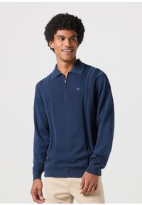 Wrangler - WRANGLER LS POLO SWEATER MĘSKI SWETER Z KOŁNIERZYKIEM KLASYCZNY BLACK IRIS 112350517. Typ kołnierza: kołnierzyk klasyczny, polo. Styl: klasyczny #1