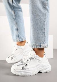 Born2be - Biało-Srebrne Sneakersy Vices na Grubej Podeszwie z Tłoczeniami Nativine. Okazja: na co dzień. Kolor: biały. Materiał: jeans