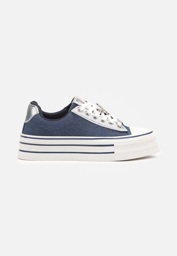 Born2be - Niebieskie Trampki na Grubej Podeszwie Zdobione Aplikacją z Motylem Hanathra. Okazja: na co dzień. Nosek buta: okrągły. Kolor: niebieski. Materiał: jeans. Wzór: aplikacja. Sezon: lato, wiosna. Styl: klasyczny, elegancki, casual