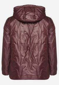 Born2be - Fioletowa Pikowana Kurtka o Prostym Kroju z Kapturem ze Ściągaczami Falesaa. Okazja: na co dzień. Typ kołnierza: kaptur. Kolekcja: plus size. Kolor: fioletowy. Materiał: jeans. Styl: casual, elegancki #4