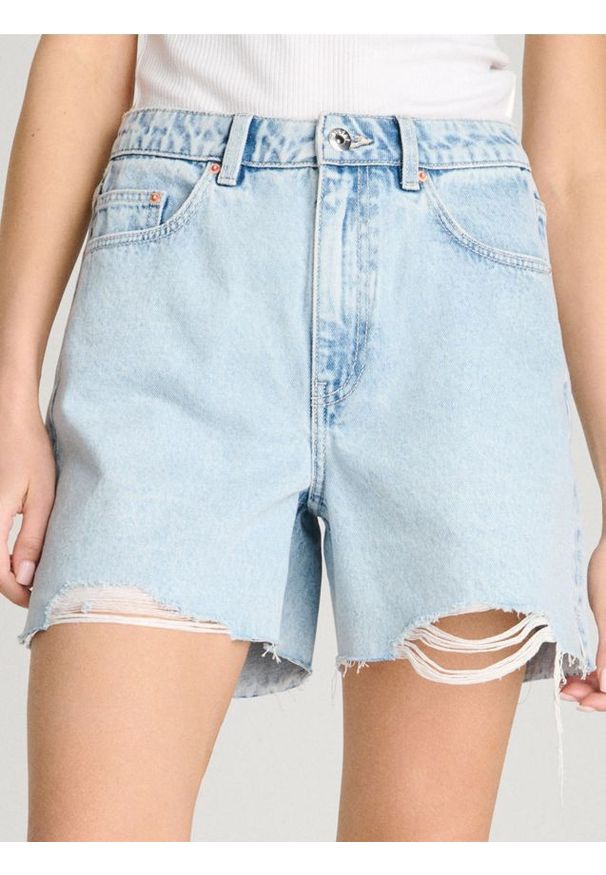 Sinsay - Szorty bermudy jeansowe z przetarciami - niebieski. Kolor: niebieski. Materiał: jeans