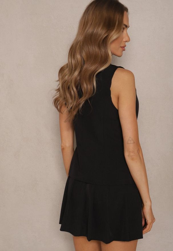 Renee - Czarny Komplet w Garniturowym Stylu Kamizelka i Spódnica z Plisami Talkio. Kolor: czarny