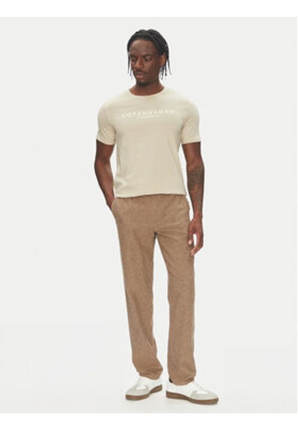 Lindbergh T-Shirt 30-400200 Beżowy Relaxed Fit. Kolor: beżowy. Materiał: bawełna