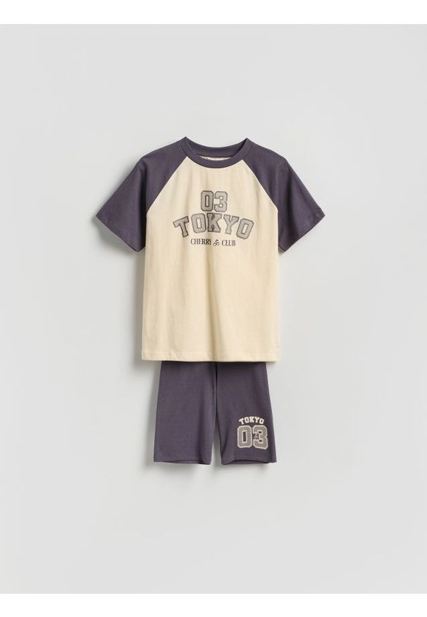 Reserved - Sportowy komplet z nadrukiem - wielobarwny. Materiał: dzianina, bawełna. Wzór: nadruk. Styl: sportowy