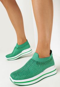 Born2be - Zielone Buty Sportowe Artemika. Okazja: na co dzień. Nosek buta: okrągły. Kolor: zielony. Materiał: materiał. Szerokość cholewki: normalna. Wzór: aplikacja #1
