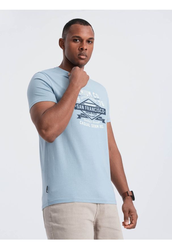 Ombre Clothing - Bawełniany męski t-shirt z nadrukiem San Francisco – błękitny V1 OM-TSPT-0120 - XL. Kolor: niebieski. Materiał: bawełna. Wzór: nadruk. Styl: klasyczny, elegancki, street