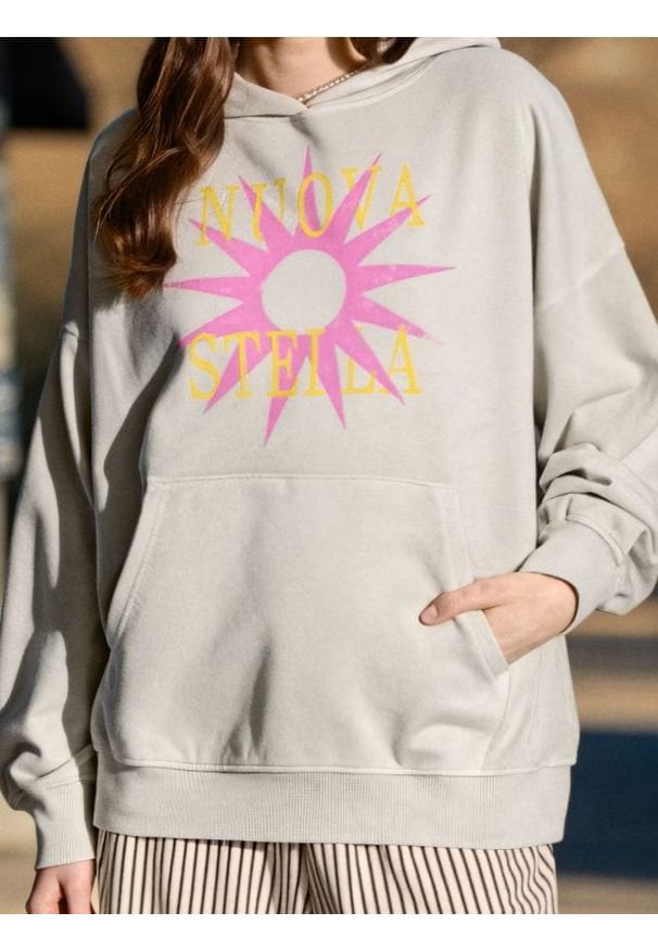Sinsay - Bluza hoodie z nadrukiem - szary. Kolor: szary. Wzór: nadruk
