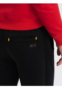 Ombre Clothing - Spodnie męskie dresowe z kontrastowymi przeszyciami - czarne V1 OM-PASK-0145 - XXL. Kolor: czarny. Materiał: dresówka
