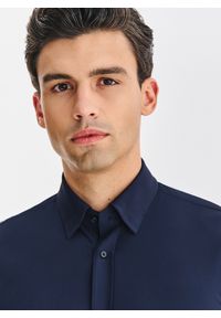 Pako Lorente - PAKO LORENTE – Granatowa koszula męska. Typ kołnierza: kołnierzyk klasyczny. Kolor: niebieski. Materiał: nylon, elastan. Długość rękawa: długi rękaw. Długość: długie. Styl: klasyczny #3