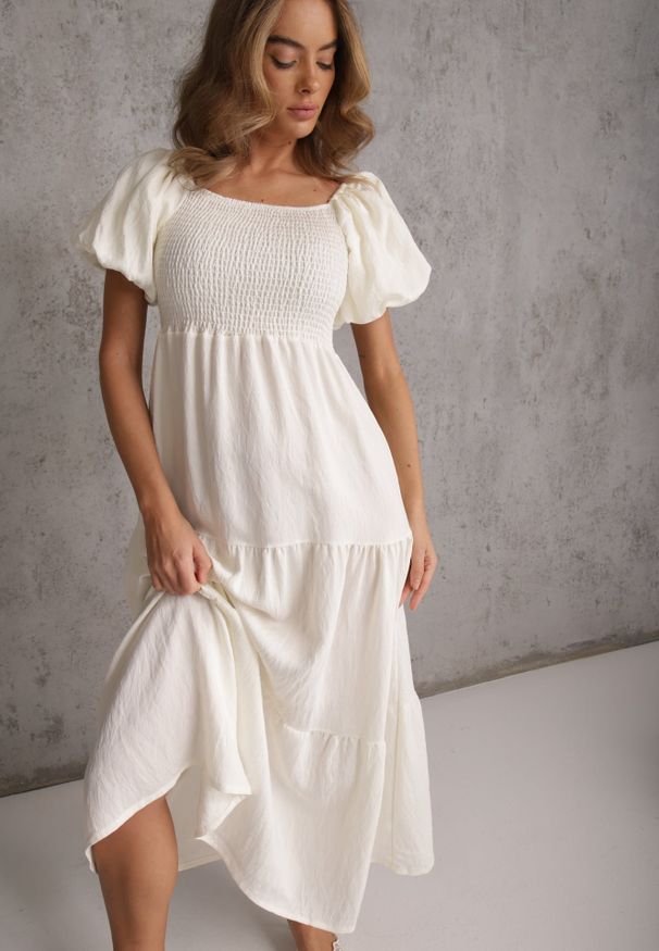 Renee - Jasnobeżowa Sukienka z Wiskozy o Rozkloszowanym Kroju z Bufiastymi Rękawkami Rosena. Kolor: beżowy. Materiał: wiskoza. Długość rękawa: krótki rękaw. Sezon: lato. Typ sukienki: rozkloszowane. Długość: maxi