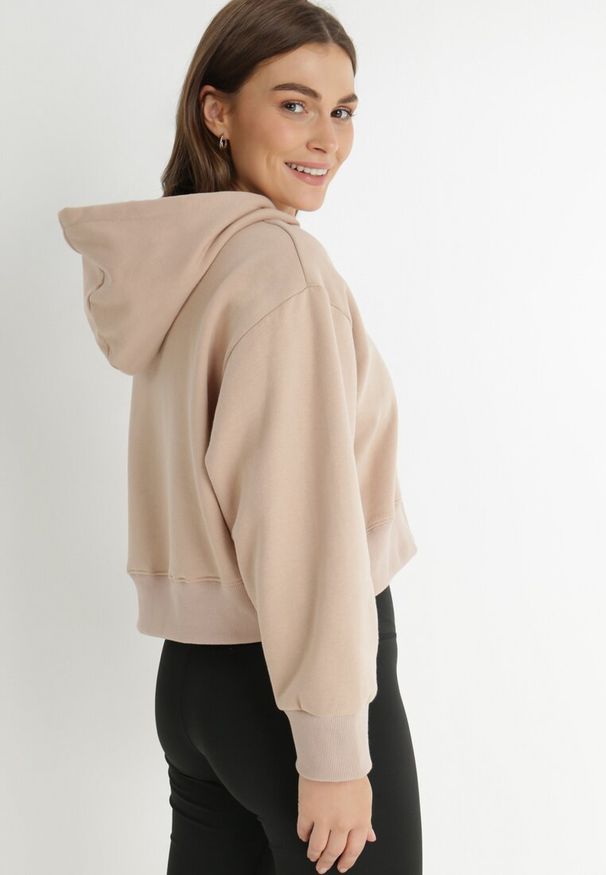 Born2be - Beżowa Bluza Oversize z Kapturem Kolda. Okazja: na co dzień. Typ kołnierza: kaptur. Kolor: beżowy. Materiał: polar, dzianina. Długość rękawa: długi rękaw. Długość: długie. Wzór: gładki. Styl: sportowy, casual