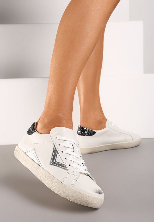 Born2be - Biało-Czarne Sneakersy przed Kostkę z Brokatową Wstawką Soneri. Okazja: na co dzień. Wysokość cholewki: przed kostkę. Zapięcie: sznurówki. Kolor: biały. Materiał: jeans. Obcas: na obcasie. Wysokość obcasa: niski