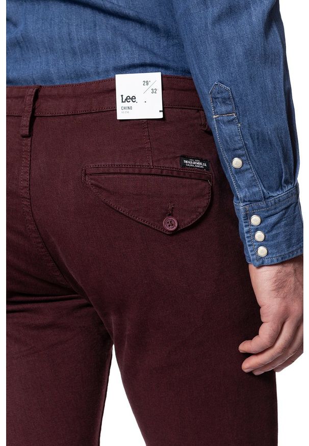 Lee - LEE SPODNIE MĘSKIE CHINO BURGUNDY ARRAY L768LL26. Okazja: na co dzień. Styl: wizytowy, elegancki, casual