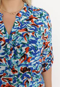 Born2be - Niebieska Bluzka w Kwiaty z Długim Rękawem i Rozszerzanym Dołem Trenusi. Kolekcja: plus size. Kolor: niebieski. Długość rękawa: długi rękaw. Długość: długie. Wzór: kwiaty #3