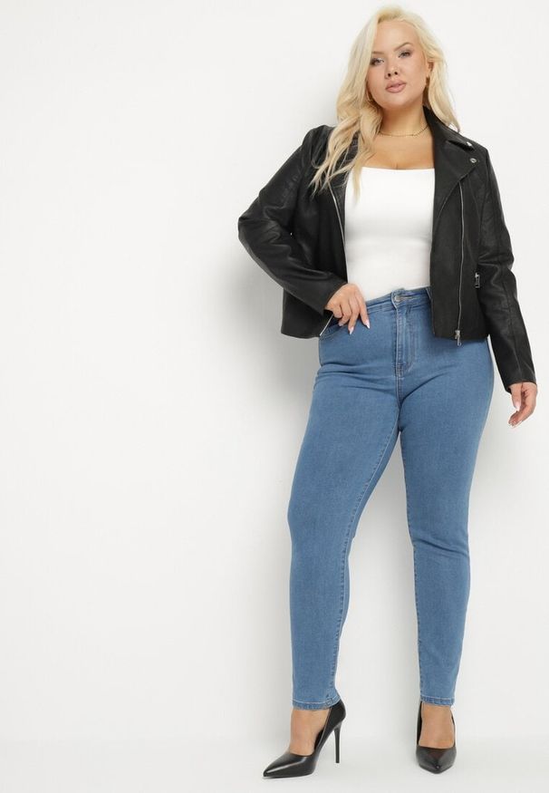 Born2be - Niebieskie Klasyczne Jeansy o Kroju Slim Regular Nalasin. Okazja: na co dzień. Kolor: niebieski. Styl: klasyczny