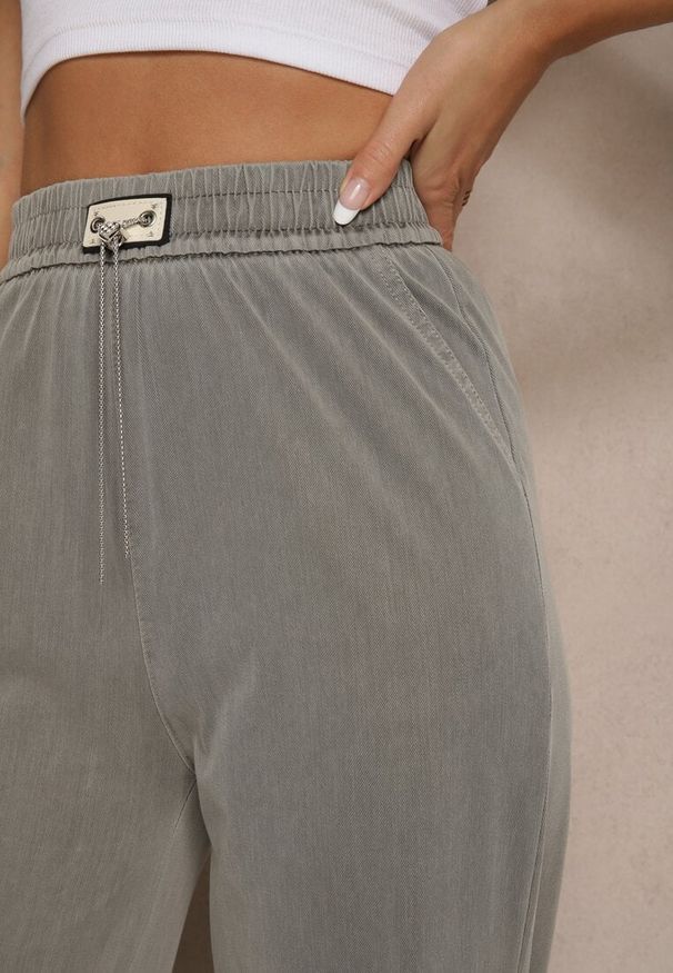 Renee - Szare Spodnie z Wiskozą High Waist z Ozdobną Aplikacją Frovanna. Okazja: na co dzień. Stan: podwyższony. Kolor: szary. Materiał: wiskoza. Wzór: aplikacja. Styl: klasyczny, casual, elegancki