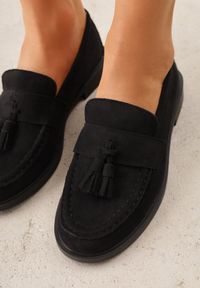 Renee - Czarne Mokasyny VICES z Wkładką ze Skóry Naturalnej Ozdobione Chwostami Maritune. Okazja: na co dzień. Kolor: czarny. Materiał: skóra. Wzór: aplikacja. Styl: casual, elegancki #6
