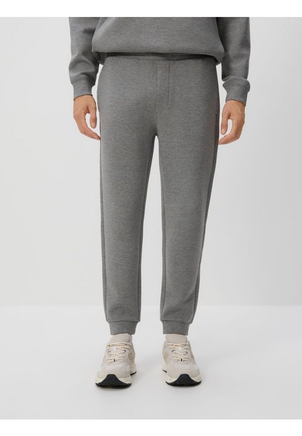 Reserved - Spodnie dresowe slim fit - jasnoszary. Kolor: szary. Materiał: dresówka