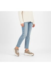 Sneakersy damskie Filippo, cholewka z naturalnej skóry zamszowej z klasycznym sznurowaniem i subtelnymi przeszyciami, masywna platforma o płynnej lin. Okazja: na spacer, na co dzień. Zapięcie: sznurówki. Kolor: beżowy. Materiał: zamsz, skóra. Szerokość cholewki: normalna. Sezon: wiosna, jesień, lato. Obcas: na platformie. Styl: klasyczny #9