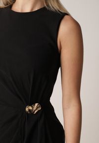 Born2be - Czarna Sukienka z Wiskozą z Metaliczną Aplikacją i Rozcięciem na Nogę Aeradina. Kolor: czarny. Materiał: wiskoza. Wzór: aplikacja. Styl: klasyczny #4
