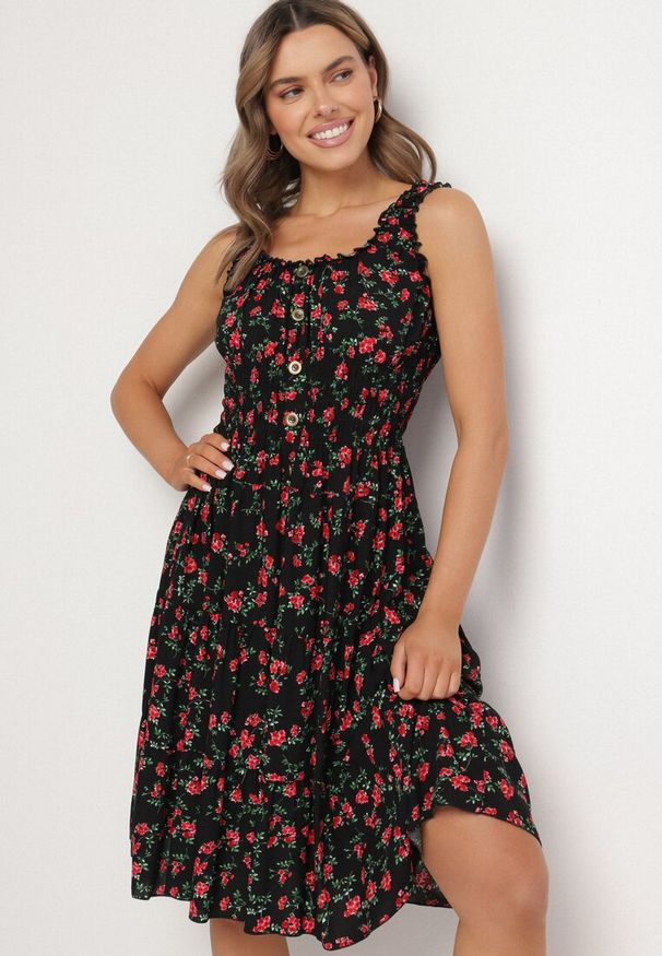 Born2be - Czarna Sukienka Rozkloszowana na Ramiączkach w Kwiaty Tallio. Okazja: na co dzień, na imprezę, na spacer. Kolor: czarny. Materiał: jeans. Długość rękawa: na ramiączkach. Wzór: kwiaty. Typ sukienki: proste, rozkloszowane. Styl: klasyczny, elegancki, casual