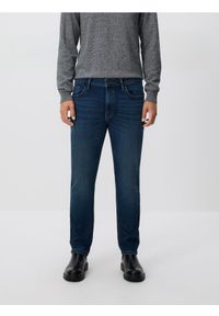 Reserved - Jeansy slim z efektem sprania - granatowy. Kolor: niebieski #1