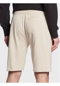 Calvin Klein Jeans Szorty sportowe J30J322914 Beżowy Regular Fit. Kolor: beżowy. Materiał: bawełna. Styl: sportowy #4