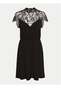Vero Moda Sukienka koktajlowa Milla 10319974 Czarny Standard Fit. Kolor: czarny. Materiał: syntetyk. Styl: wizytowy #2