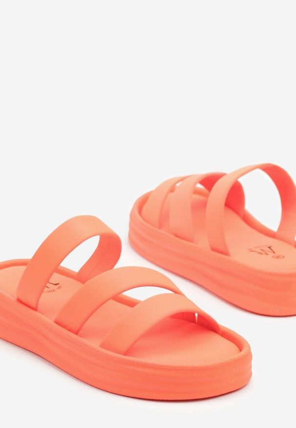 Born2be - Pomarańczowe Klapki na Grubej Tłoczonej Podeszwie Pollavie. Okazja: na co dzień. Kolor: pomarańczowy. Materiał: len, jeans. Styl: casual