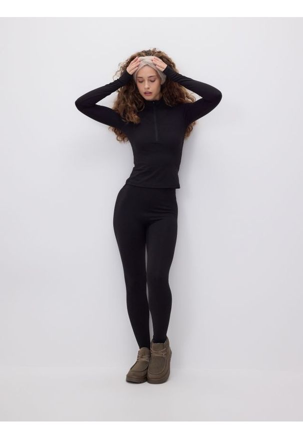 Reserved - Bluza ze stójką - czarny. Typ kołnierza: kołnierzyk stójkowy. Kolor: czarny. Materiał: dzianina