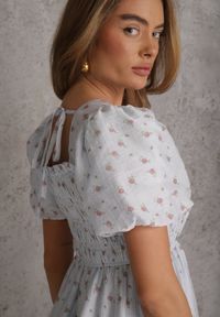 Renee - Niebieska Rozkloszowana Sukienka z Tencelu w Stylu Baby Doll w Kwiatowy Print Harele. Okazja: na co dzień. Kolor: niebieski. Wzór: nadruk, kwiaty. Typ sukienki: rozkloszowane. Materiał: poliester. Długość rękawa: krótki rękaw. Sezon: lato. Styl: casual. Długość: mini #3