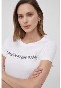 Calvin Klein Jeans T-shirt bawełniany (2-pack) kolor beżowy. Kolor: beżowy. Materiał: bawełna. Wzór: nadruk