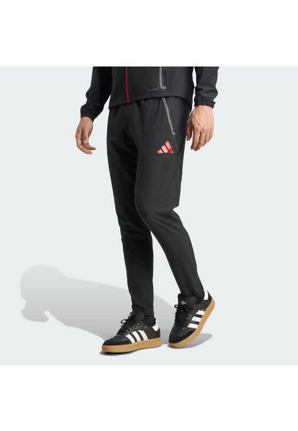Adidas - Spodnie Liverpool FC Tiro 25 Competition Vis Tech Travel. Kolor: czarny. Sport: piłka nożna
