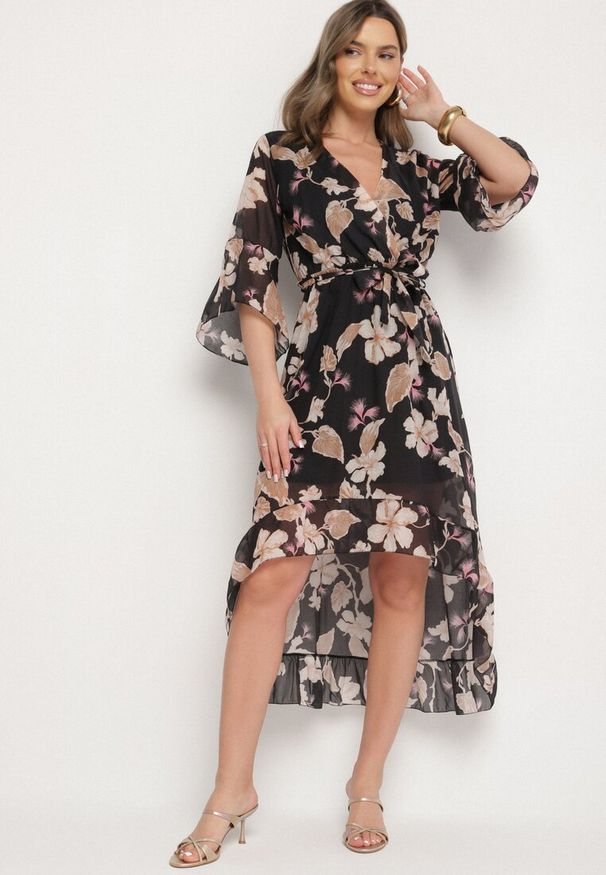 Born2be - Czarna Bawełniana Sukienka Kopertowa o Asymetrycznym Kroju z Wiązanym Paskiem Niteira. Okazja: na co dzień, na randkę. Typ kołnierza: dekolt w kształcie V. Kolor: czarny. Materiał: bawełna. Typ sukienki: asymetryczne, kopertowe. Styl: casual