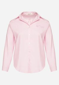 Born2be - Różowa Koszula z Bawełną i Ozdobnym Napisem Firriva. Okazja: na co dzień. Kolor: różowy. Materiał: bawełna. Wzór: napisy. Styl: casual, elegancki #2