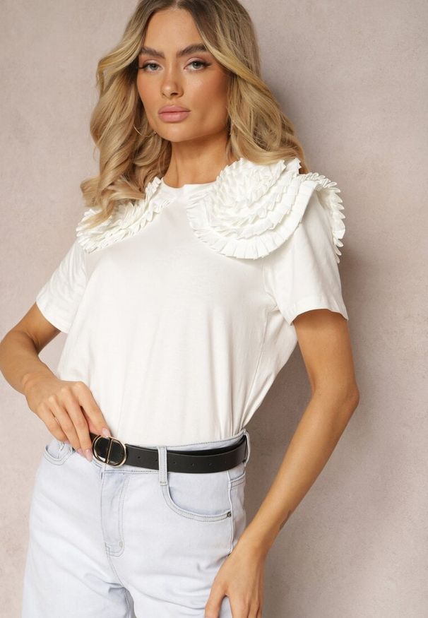Renee - Biały T-shirt z Bawełny Wykończony Ozdobnymi Elementami Kililena. Okazja: na spotkanie biznesowe, do pracy, na co dzień. Kolor: biały. Materiał: bawełna. Wzór: aplikacja. Styl: biznesowy, klasyczny, elegancki, casual