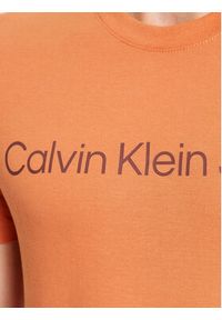 Calvin Klein Jeans T-Shirt J30J322344 Pomarańczowy Slim Fit. Kolor: pomarańczowy. Materiał: bawełna #4