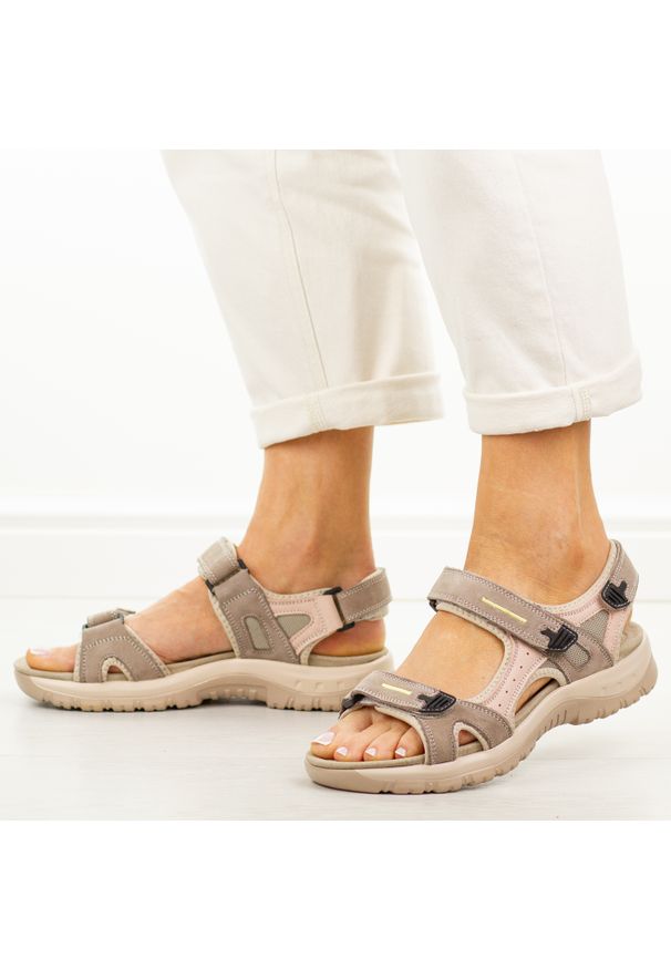 Beżowe skórzane sandały damskie Vinceza 95414. Okazja: na co dzień, na spacer. Zapięcie: rzepy. Kolor: beżowy. Materiał: skóra. Sezon: wiosna, lato. Styl: casual