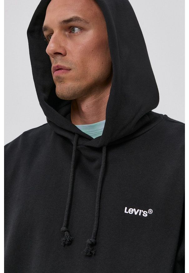 Levi's® - Levi's Bluza A0747.0006 męska kolor czarny z kapturem gładka. Okazja: na spotkanie biznesowe, na co dzień. Typ kołnierza: kaptur. Kolor: czarny. Wzór: gładki. Styl: casual, biznesowy
