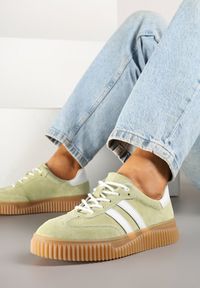 Renee - Jasnozielone Sneakersy z Zamszu na Niskiej Platformie Tenafina. Okazja: na co dzień. Kolor: zielony. Materiał: zamsz. Szerokość cholewki: normalna. Wzór: aplikacja. Obcas: na platformie