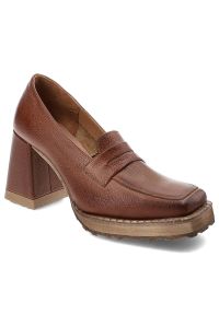 Brązowe Stylowe Półbuty Damskie Exquisite. Okazja: na co dzień, na spotkanie biznesowe. Kolor: brązowy. Materiał: skóra. Obcas: na obcasie. Styl: elegancki. Wysokość obcasa: średni