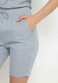 Born2be - Niebieskie Szorty z Lnem o Klasycznym Kroju z Wysokim Stanem Gessava. Okazja: na co dzień. Stan: podwyższony. Kolor: niebieski. Materiał: len. Sezon: lato. Styl: klasyczny #6