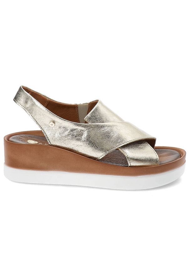 Złote Sandały Armodo Wygodne Wsuwane Obuwie Damskie. Zapięcie: bez zapięcia. Kolor: złoty. Materiał: guma. Sezon: lato. Styl: elegancki