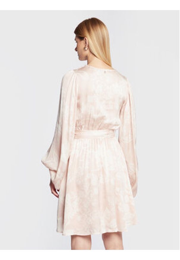 Guess Sukienka codzienna Noelie W2BK16 WEX90 Różowy Regular Fit. Okazja: na co dzień. Kolor: różowy. Materiał: wiskoza. Typ sukienki: proste. Styl: casual