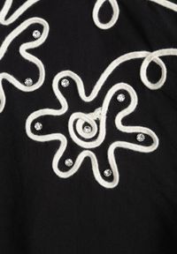 Born2be - Czarna Nietoperzowa Koszula z Wiskozy z Haftem i Podpinanymi Rękawami Jilyla. Okazja: do pracy, na co dzień. Kolor: czarny. Materiał: wiskoza. Długość: długie. Wzór: haft. Styl: elegancki, casual #8