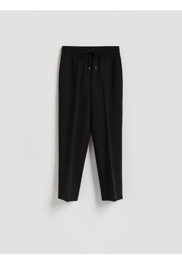 Reserved - Spodnie z kantem - czarny. Kolor: czarny. Materiał: tkanina, wiskoza