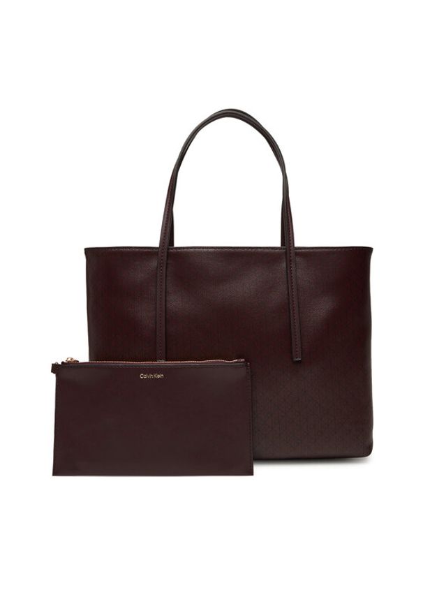 Calvin Klein Torebka Emblem Aop Small Tote LV04F3267G Bordowy. Kolor: czerwony. Materiał: skórzane