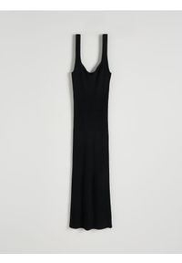Reserved - Dzianinowa sukienka w prążek z wiskozy - czarny. Kolor: czarny. Materiał: dzianina, wiskoza. Wzór: prążki