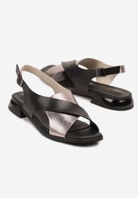 Renee - Czarne Metaliczne Sandały Vices z Przeplataną Cholewką Tilorena. Okazja: na co dzień. Kolor: czarny. Obcas: na obcasie. Styl: klasyczny, elegancki, casual. Wysokość obcasa: niski #5